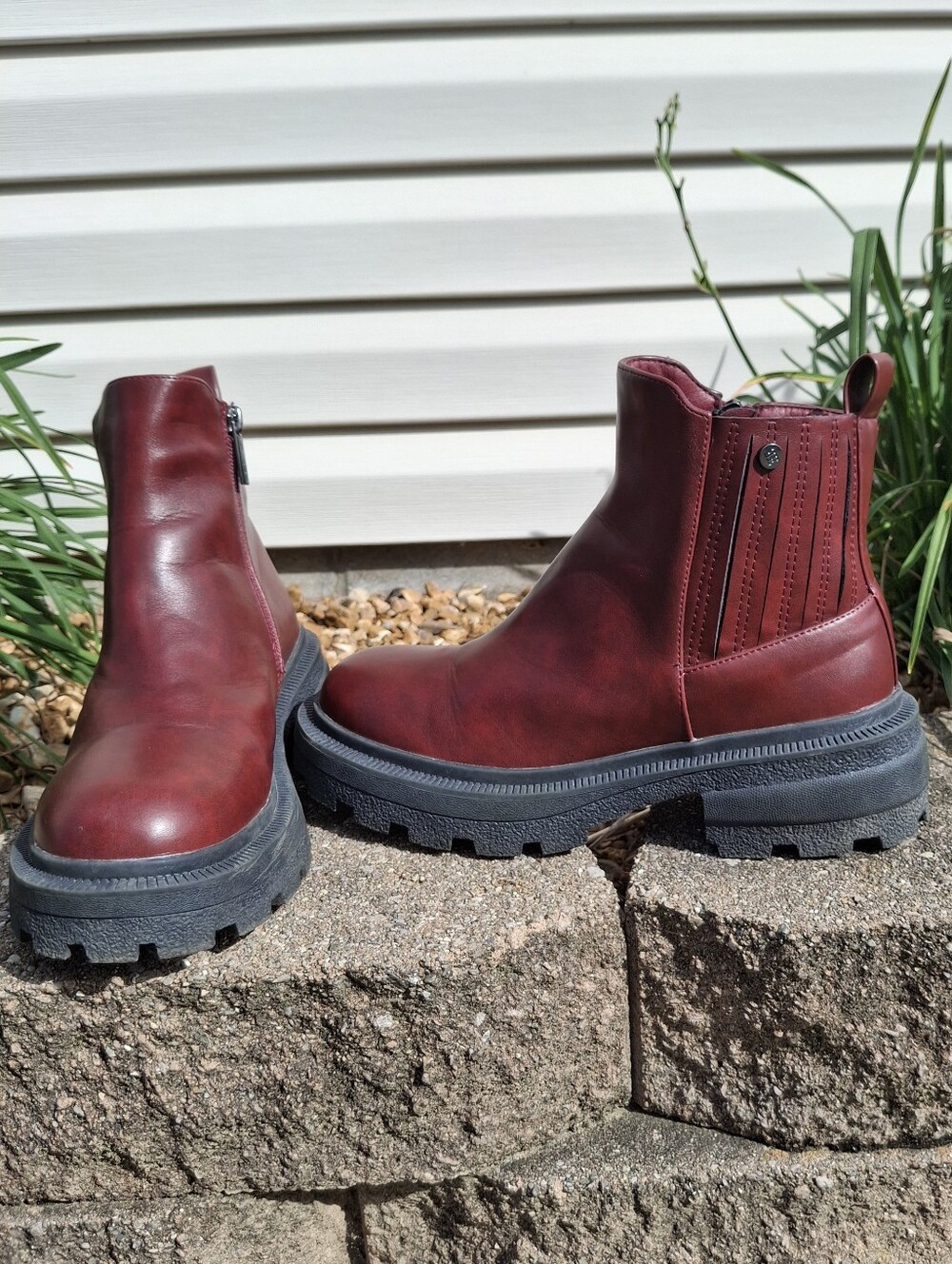 UniLady Burgundy Faux-Leather Chelsea Ankle Boot